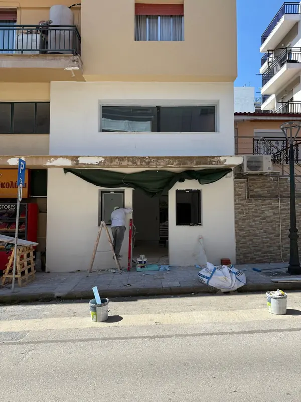 Η όψη με τα νέα ανοίγματα, επιχρισμένη